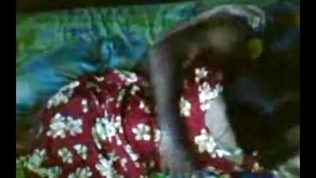 மெலிதான ஆங்கிலம் hd xnxx பச்சை குத்தப்பட்ட அழகி அவளது சரியான உடலையும் அற்புதமான புண்டையையும் காட்டுகிறது