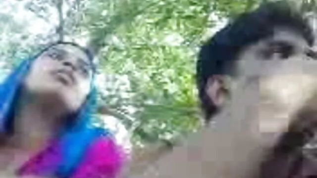 அவளது புண்டை தண்டிக்கப்படுகிறது கவர்ச்சி மாமியின் படம் தமிழ்
