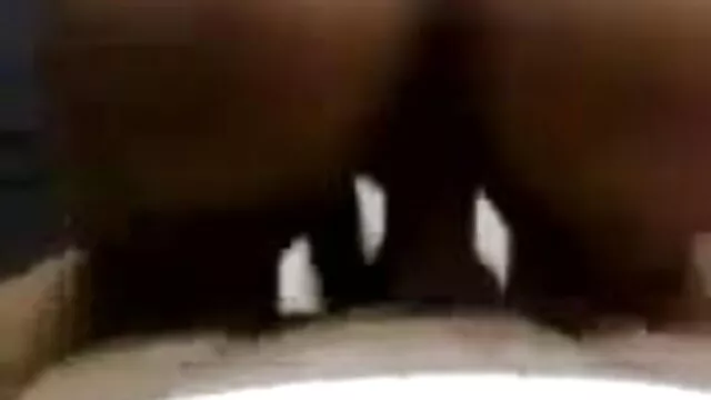 வெள்ளை ஆங்கில செக்ஸ் வீடியோ உள்ளாடைகளின் கீழ் சிறிய ஆசிய விரல்