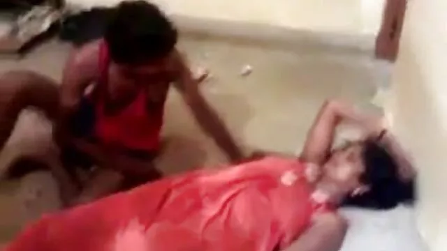 - மில்ஃப் பொதுவில் ஆதிக்கம் ஆங்கிலம் மாமியின் முழு செக்ஸ் செலுத்துகிறார்