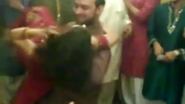 கம்ஷாட் மற்றும் ஆசிய அமெரிக்க நாட்டுக்காரன் ஃபிங்கரிங் மூலம் குத செக்ஸ் மூடு - அமெச்சூர் ஜோடி