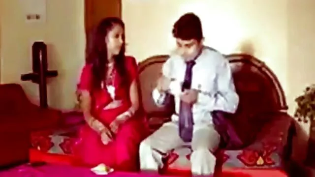 மனைவி காளைகளையும் கணவரின் www xnxx com குறிச்சொற்கள் ஆங்கிலம் சேவலையும் ஒப்பிடுகிறார்