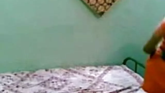 கின்கி தனது ஆங்கிலம் sex xxx சகோதரனைப் பிடிக்கிறார்