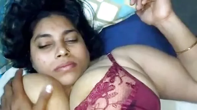 அவளது இளஞ்சிவப்பு செக்ஸ் படம் ஆங்கிலம் sex movie வழுக்கும் துண்டில் ஆணுறை இல்லை