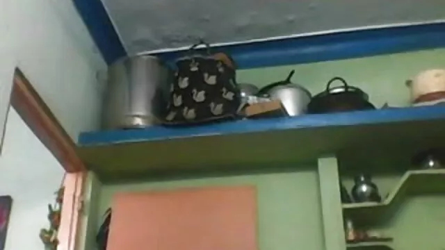சிறுமிகள் ஆங்கிலம் மாமியின் படம், கவர்ச்சி காட்டில் கொடுமைப்படுத்தப்படுகிறார்கள்