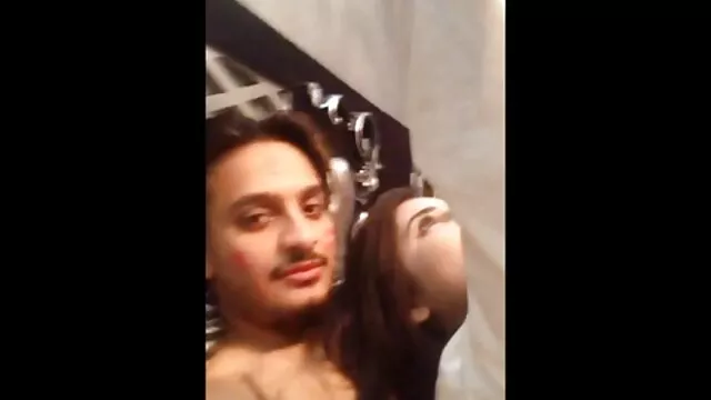 Busty ரஷ்ய கன்னடம் தமிழ் செக்ஸ் நிகிதா ஒரு பெரிய டிக் எடுக்கிறது