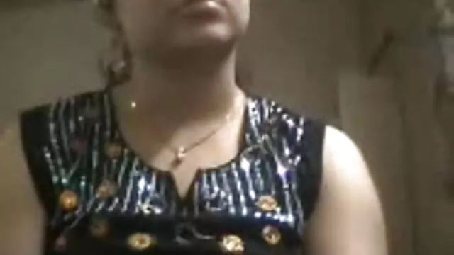மைக்கா தனது sexvideosenglish க்ரீமியில் இரண்டு காக்ஸ் எடுக்கிறாள்