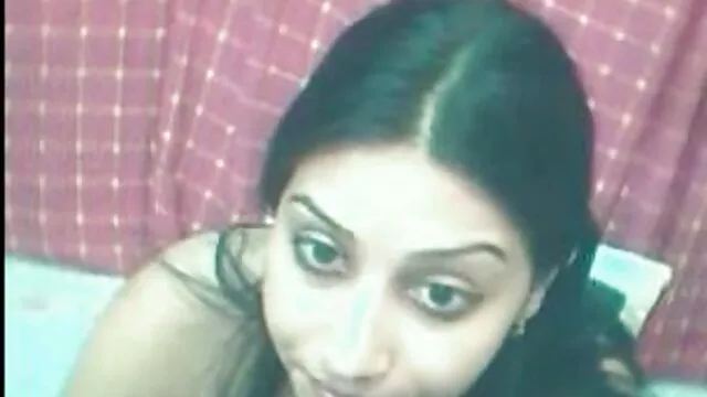 அம்மா ஆங்கிலம்-தமிழ் செக்ஸ் ஸ்டட் நண்பரை கவர்ந்திழுக்கிறார்