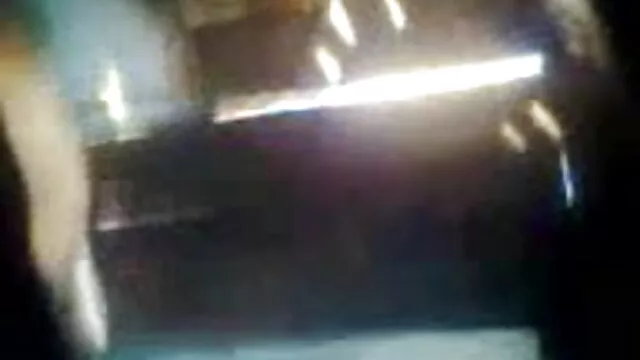 - மாமியின் படம், கவர்ச்சி ஆங்கிலம் இறுக்கமான ரியல் எஸ்டேட் கருங்காலி முகவர் கார்ட்டர் கின்ஸ்லி SOS ஐ எடுக்கிறார்
