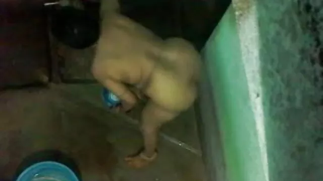டீன் ஆபாசத்தை முயற்சிக்கிறார், தமிழ் செக்ஸ் படம் மாமியின் அது போல் தெரிகிறது