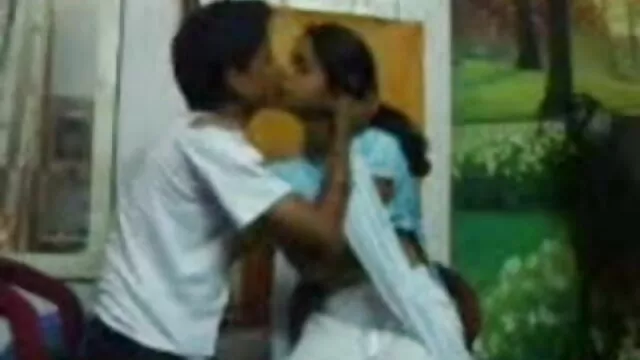 செரி டெவில் ஆங்கிலம் sex முழு செக்ஸ் மகளுக்கு அதிர்வுடன் உதவுகிறார்