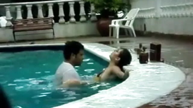இனிப்பு கவர்ச்சி படம் இந்தி, ஆங்கிலம் பன்னி கழுதை