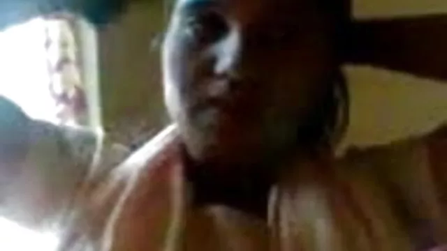 மார்டி கிராஸ் விருந்துக்குப் பிறகு வளர்ப்பு மாமியின் ஆங்கிலம் கவர்ச்சி படம் சகோதரி பிளாக்மெயில் செய்தார்
