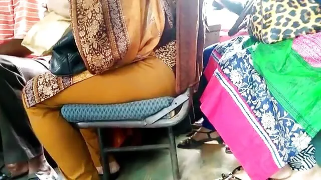 படி கவர்ச்சி படம் இந்தி, ஆங்கிலம் அப்பா பொன்னிற குண்டர் கூட்டாளியைப் பிடிக்கிறார்