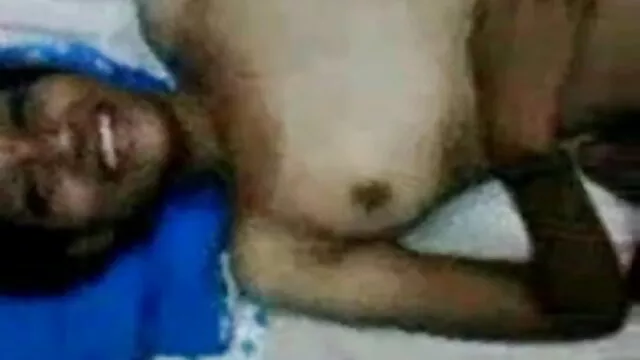 பொன்னிறத்திற்கு ஒரு நல்ல குத கிடைக்கிறது ஆங்கிலம் நீல, கவர்ச்சி