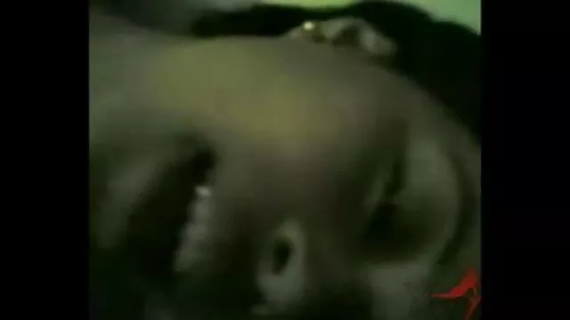 சாடி ஹோம்ஸ் தனது ஆட்டைப் தமிழ் கவர்ச்சி படம் முழு hd பிடிக்கிறார்