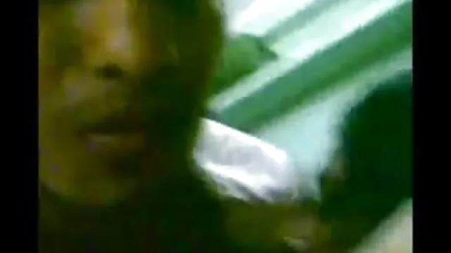 லிஸ் டைலர் ஆங்கிலம் நீல செக்ஸ் கைதட்டலை விரும்புகிறார் போல.