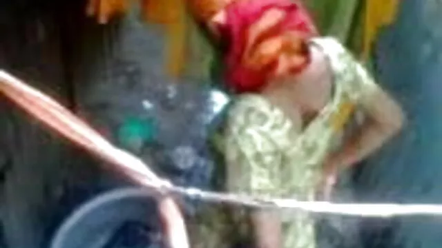 அழகான பெண் நீல படம் இந்தி, ஆங்கிலம்