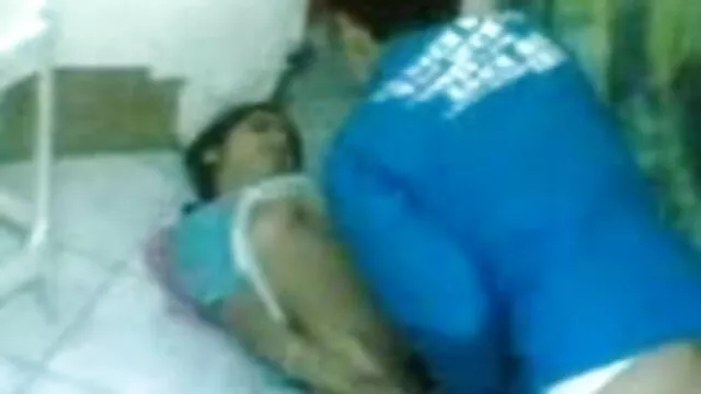 இது கவர்ச்சி வயது in ஆங்கிலம் சூடாகிறது