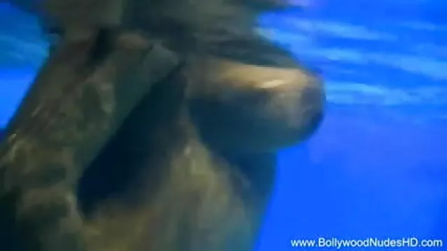 அனல் ஒரு பாட்டில் ஒரு தமிழ் செக்ஸ் படம் ஆங்கிலம் ஜீனியைப் பிடிக்கிறார்