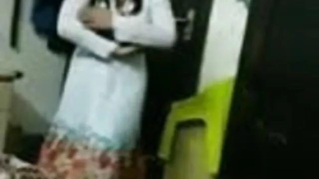 இந்திய ஜோடி செக்ஸ் கவர்ச்சி படத்தை in ஆங்கிலம் பரிசோதனை