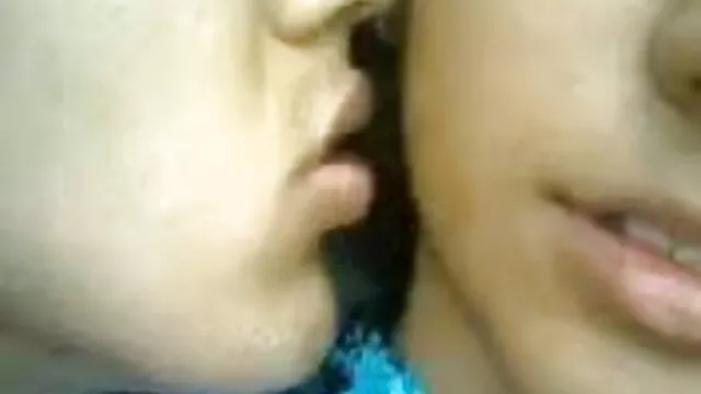 உங்கள் தமிழ் செக்ஸ் படம், கவர்ச்சி படம் விந்தணுக்களை விழுங்க விடும் வரை அவள் உன்னை கிண்டல் செய்ய ஆரம்பித்தாள்!