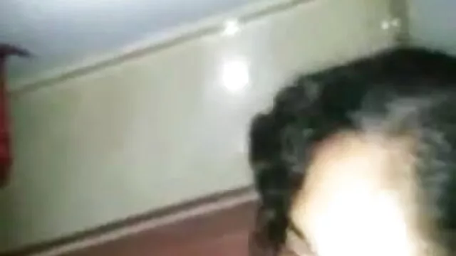 டாக்ஹவுஸ் போஜ்புரி, கவர்ச்சி ஆங்கிலம் ஒரு பையனால் பிடிக்கப்பட்டது