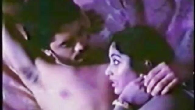ஆவ்ல் மாமியின் படம் தமிழ், கவர்ச்சி இடம் தொடங்கியது
